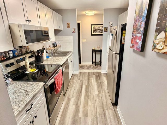 35 Andrew St Apt 28, Manchester, NH 03104