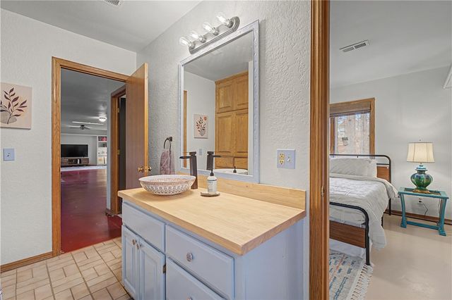 28 Melanie Drive, Bella Vista, AR 72714