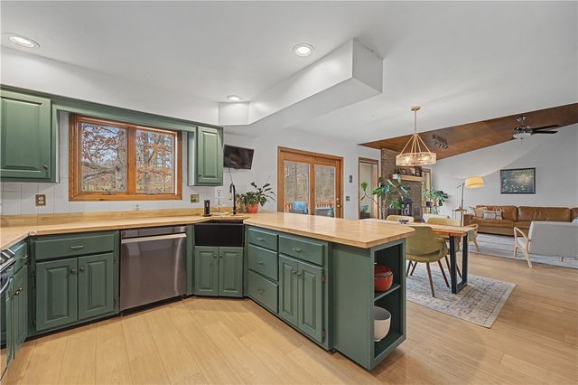 28 Melanie Drive, Bella Vista, AR 72714