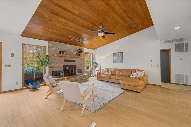 28 Melanie Drive, Bella Vista, AR 72714