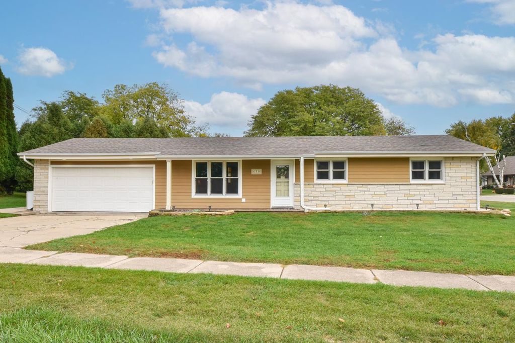 670 Court DRIVE, Hartford, WI 53027