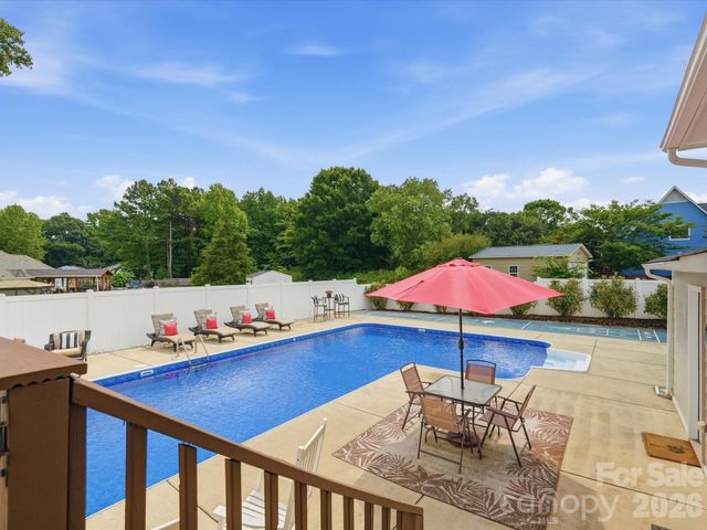 1932 Williford Woods Lane, Rock Hill, SC 29730
