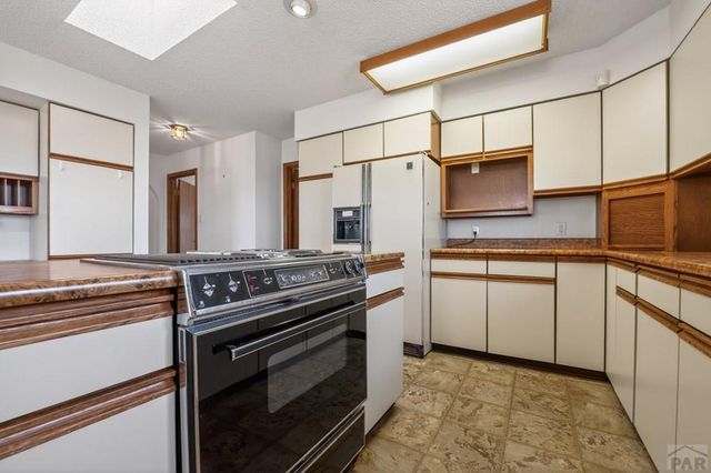 966 S Linden Pl, Pueblo West, CO 81007