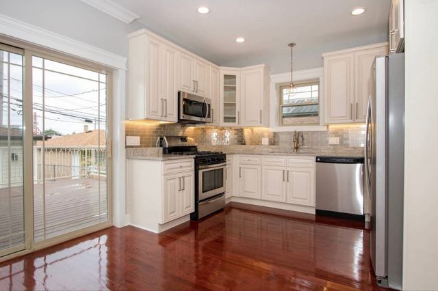 2432 N Neva Avenue, Chicago, IL 60707