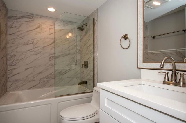 2432 N Neva Avenue, Chicago, IL 60707