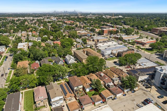 2432 N Neva Avenue, Chicago, IL 60707