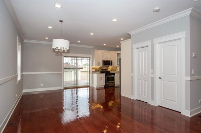 2432 N Neva Avenue, Chicago, IL 60707
