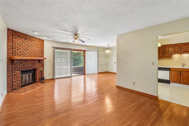 1100 50th Street 2206, West Des Moines, IA 50266