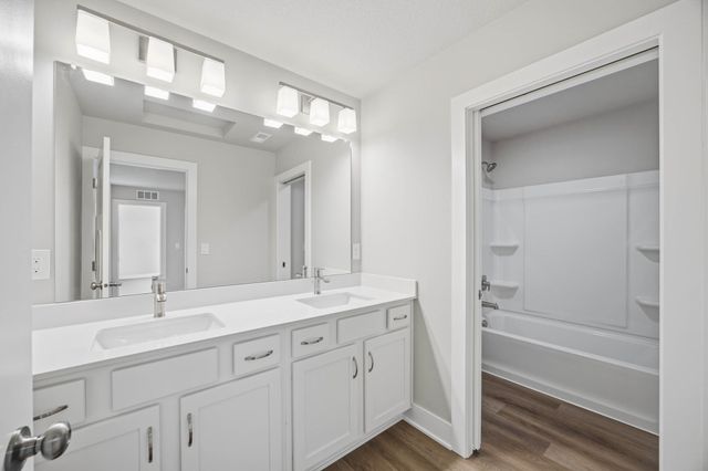 5201 172nd Street, Urbandale, IA 50323