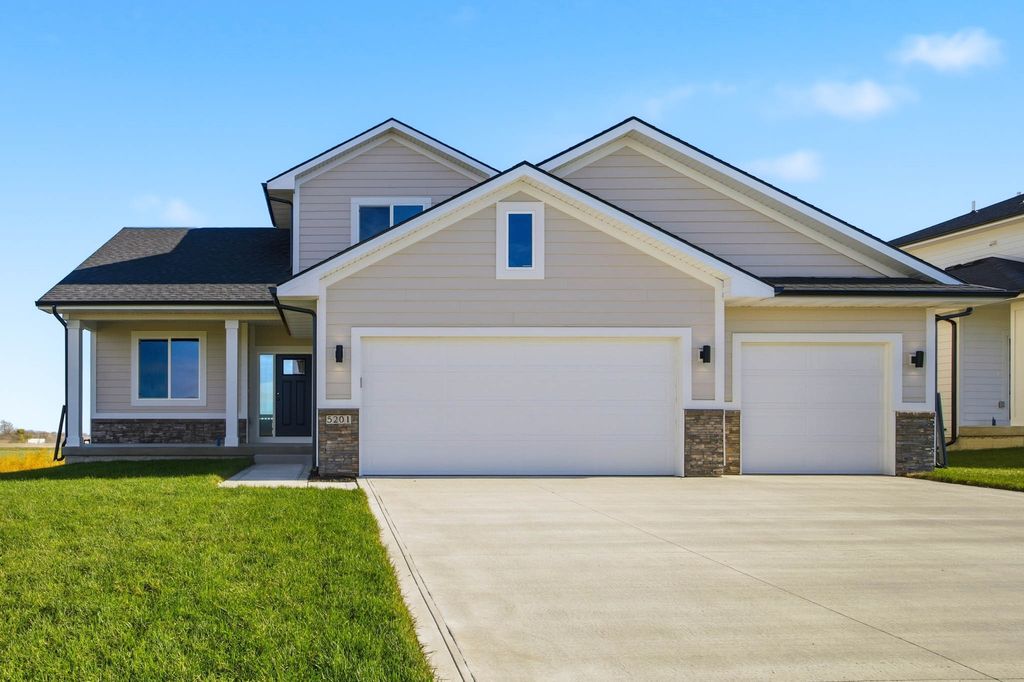 5201 172nd Street, Urbandale, IA 50263