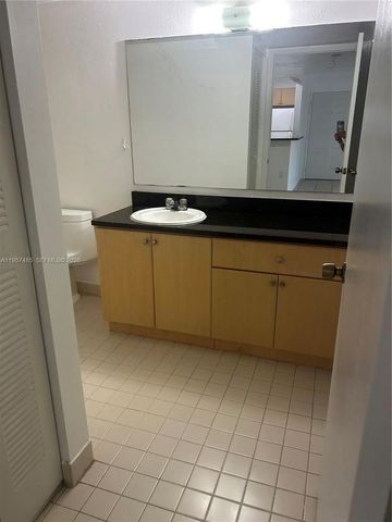 7110 NW 179th St 110, Hialeah, FL 33015