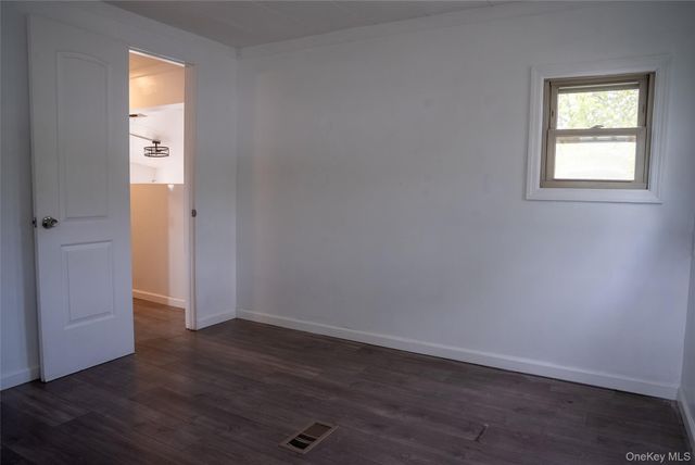65 Minuteman Drive, Islip, NY 11716