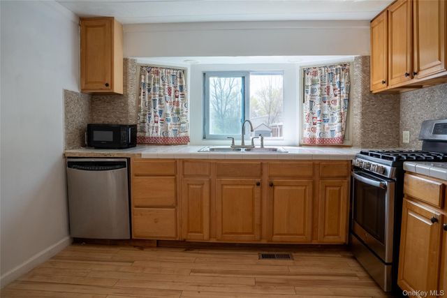 65 Minuteman Drive, Islip, NY 11716