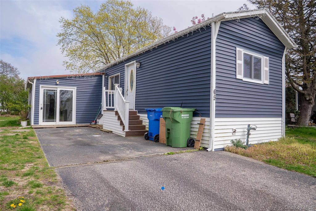 65 Minuteman Drive, Islip, NY 11716