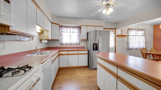 141 Monticello Drive, Dyer, IN 46311