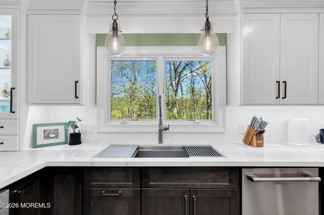 68 Jennifer Drive, Middletown, NJ 07701