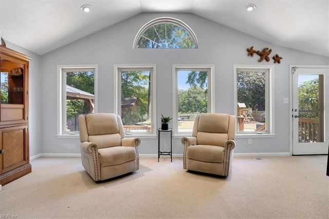 244 E McGinnis Cir, Norfolk, VA 23502