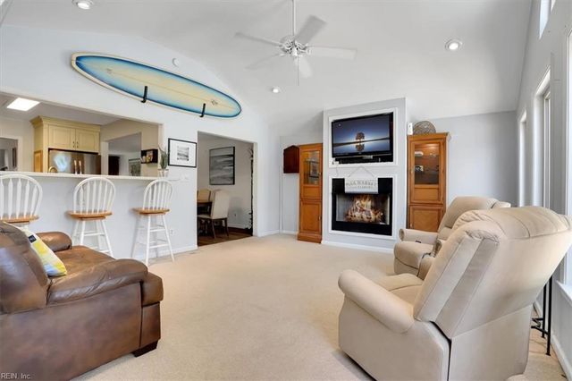 244 E McGinnis Cir, Norfolk, VA 23502