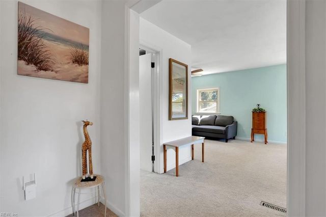 244 E McGinnis Cir, Norfolk, VA 23502