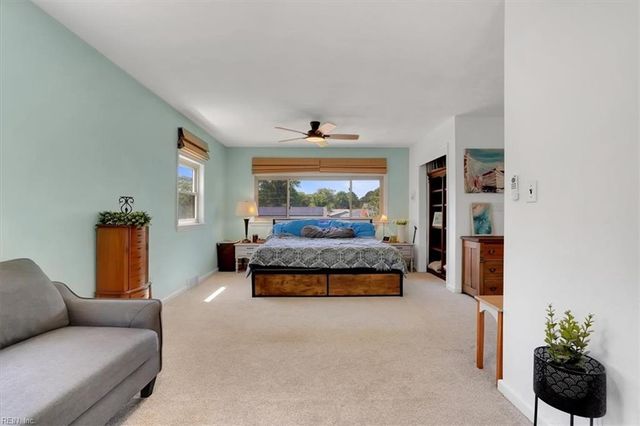 244 E McGinnis Cir, Norfolk, VA 23502