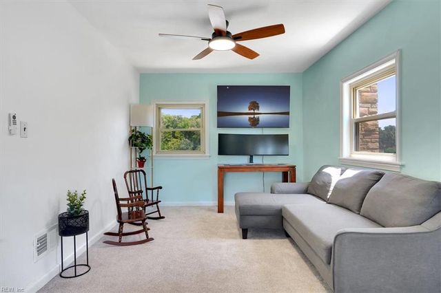 244 E McGinnis Cir, Norfolk, VA 23502