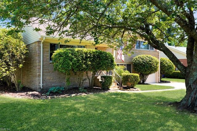 244 E McGinnis Cir, Norfolk, VA 23502