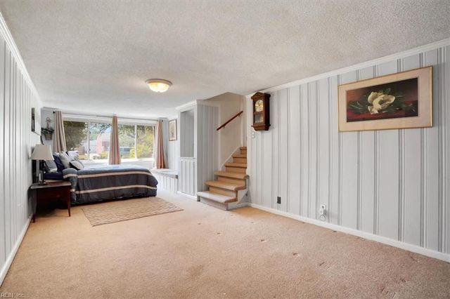 244 E McGinnis Cir, Norfolk, VA 23502