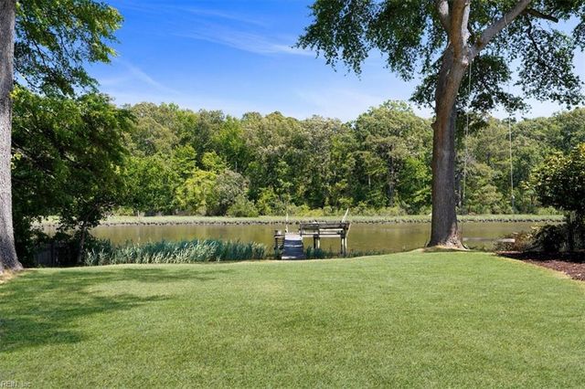 244 E McGinnis Cir, Norfolk, VA 23502