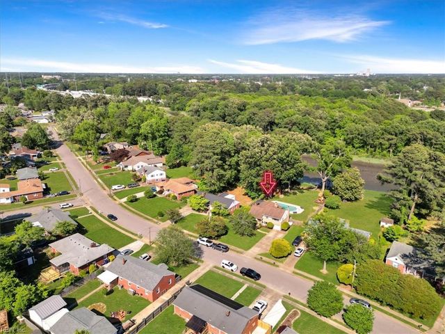 244 E McGinnis Cir, Norfolk, VA 23502