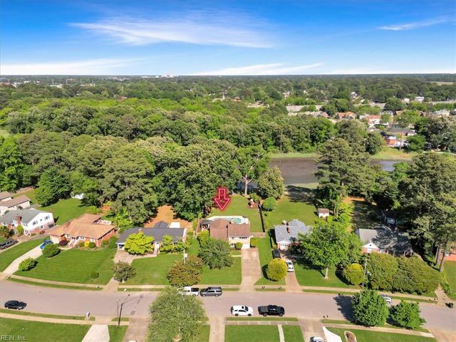 244 E McGinnis Cir, Norfolk, VA 23502