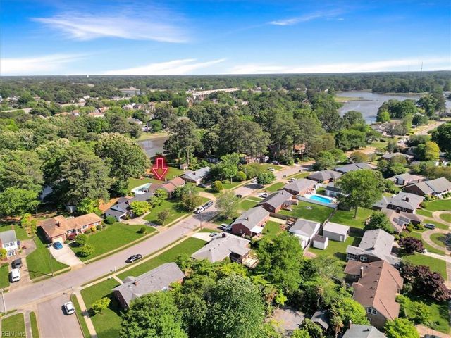 244 E McGinnis Cir, Norfolk, VA 23502