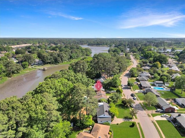 244 E McGinnis Cir, Norfolk, VA 23502