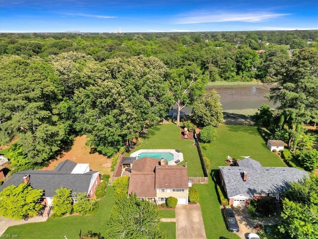 244 E McGinnis Cir, Norfolk, VA 23502