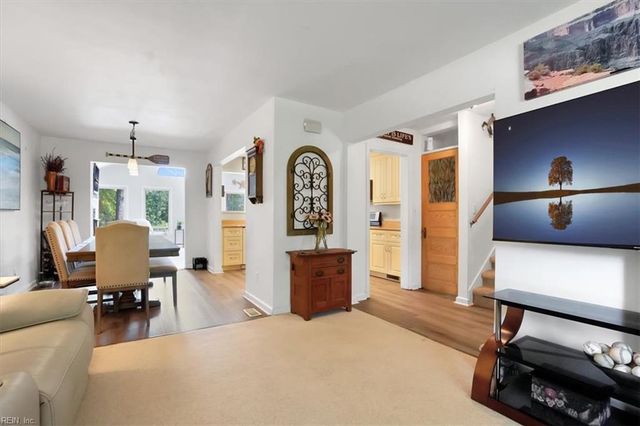 244 E McGinnis Cir, Norfolk, VA 23502