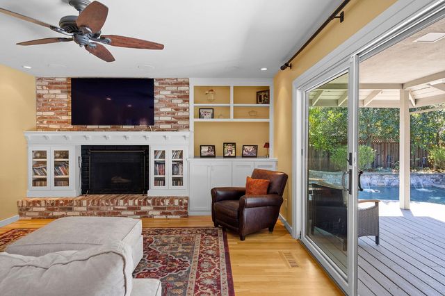 1548 Barnett Ct, Carmichael, CA 95608