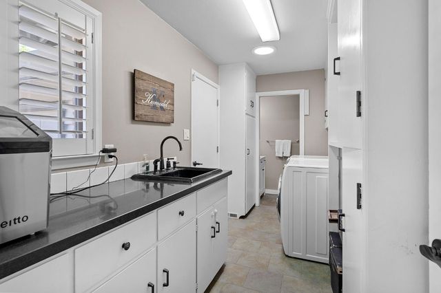 1548 Barnett Ct, Carmichael, CA 95608