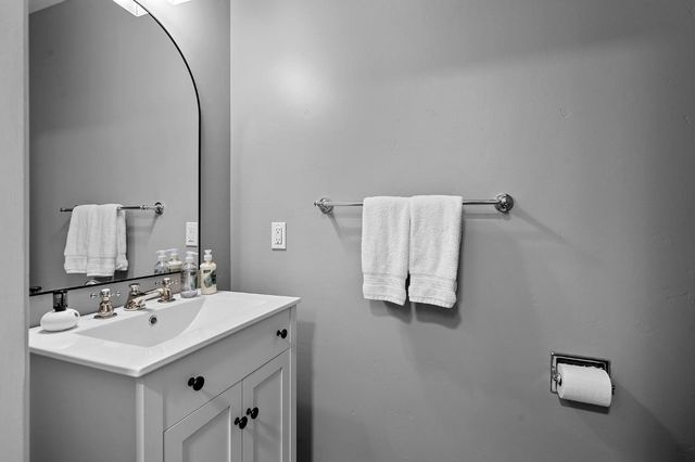 1548 Barnett Ct, Carmichael, CA 95608