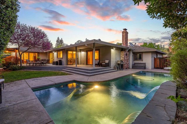 1548 Barnett Ct, Carmichael, CA 95608