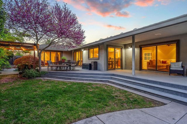 1548 Barnett Ct, Carmichael, CA 95608