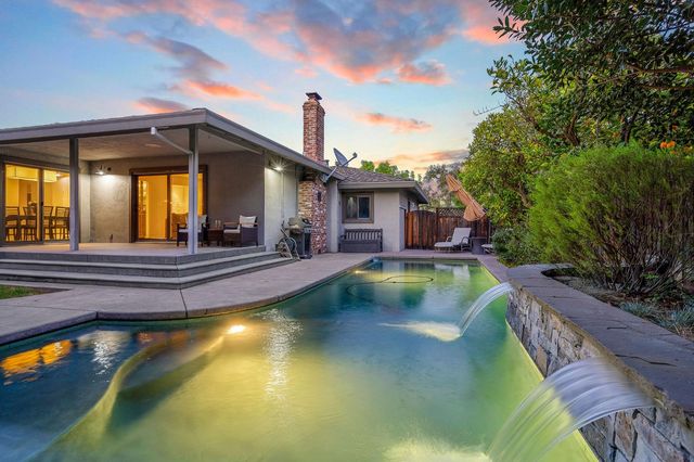 1548 Barnett Ct, Carmichael, CA 95608