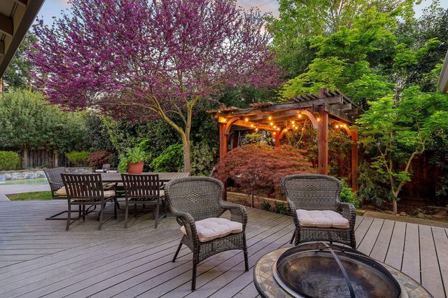 1548 Barnett Ct, Carmichael, CA 95608