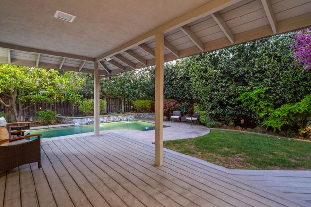 1548 Barnett Ct, Carmichael, CA 95608