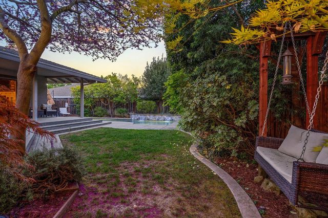 1548 Barnett Ct, Carmichael, CA 95608