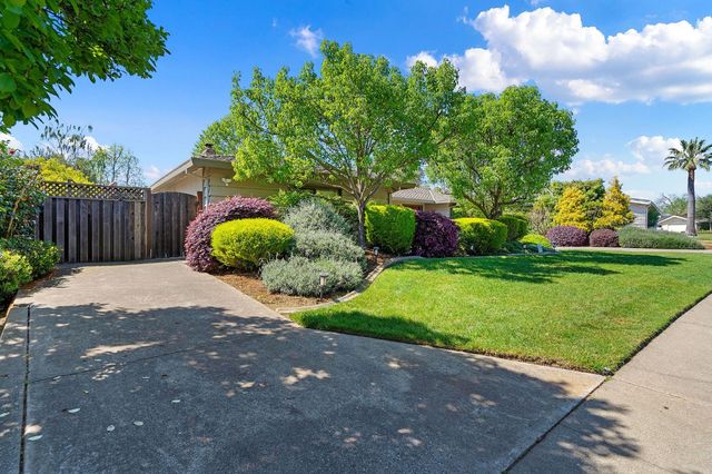 1548 Barnett Ct, Carmichael, CA 95608