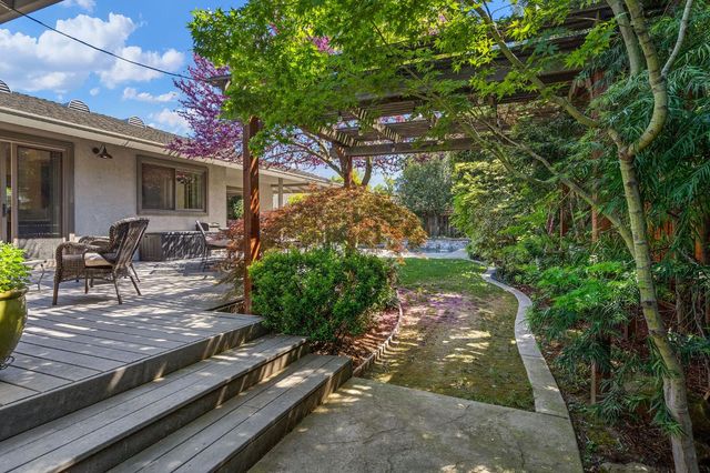 1548 Barnett Ct, Carmichael, CA 95608