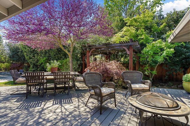 1548 Barnett Ct, Carmichael, CA 95608