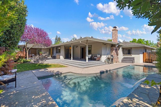 1548 Barnett Ct, Carmichael, CA 95608