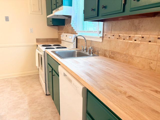 322 SASSAFRAS RD, Baltimore, MD 21221