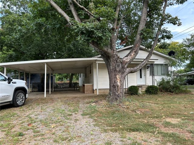1126 N Detroit Avenue, Russellville, AR 72801