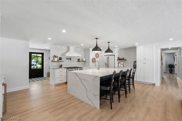 4222 Crayton RD, Naples, FL 34103